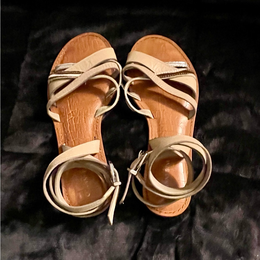 Designer Sandal GianniBini 9M Gladiator straps up ankle with style.